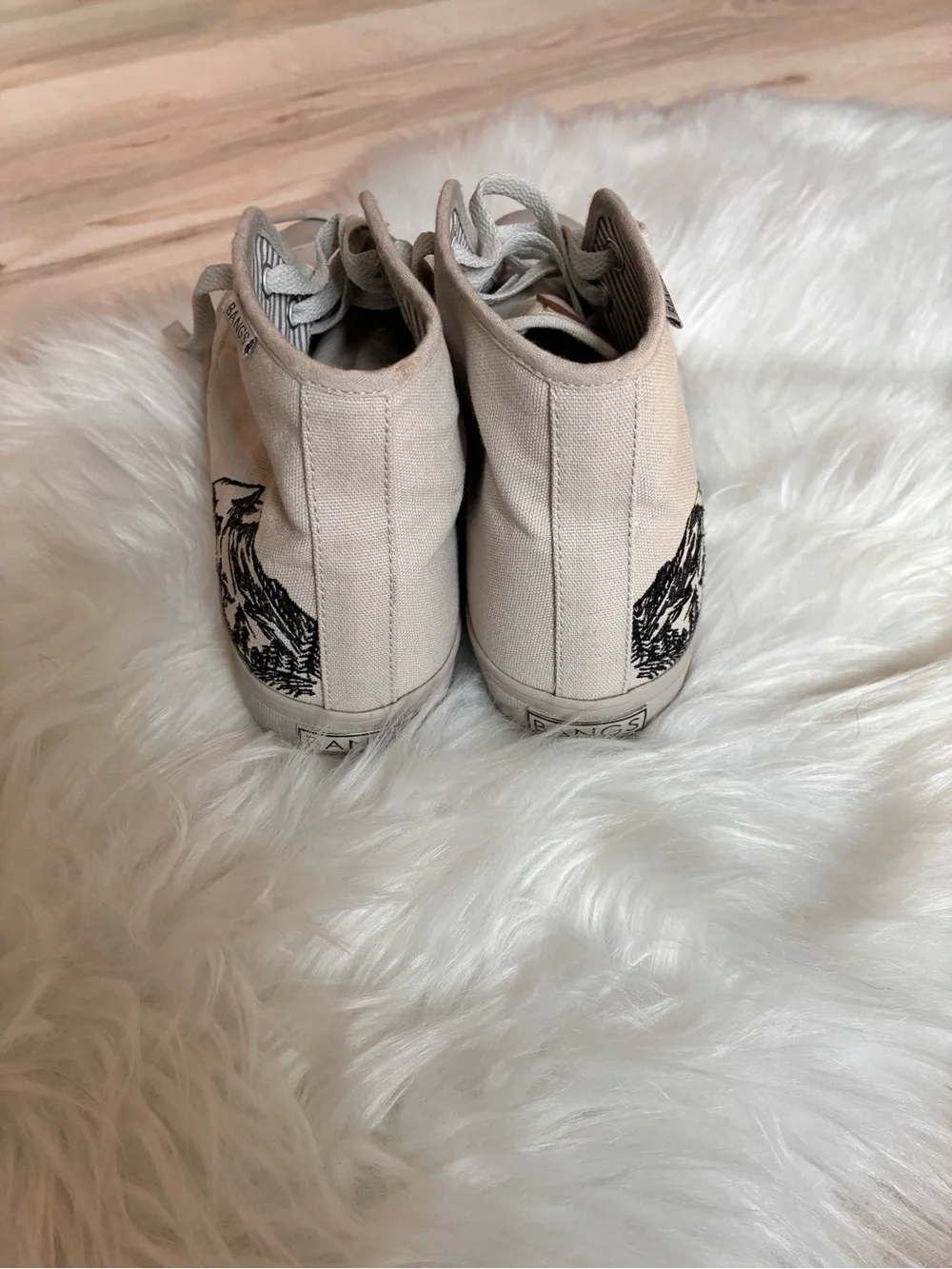 Bangs London fog high-Top Canvas Sneakers in Light grey with Mountain Print